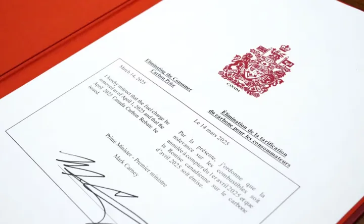 جنجال بر سر امضای حذف مالیات کربن